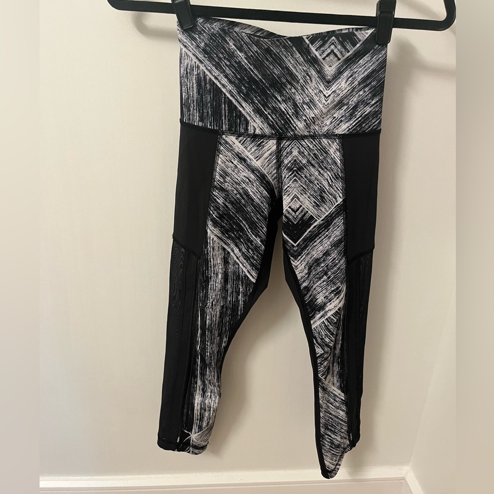 Lululemon Black White 7/8 Leggings